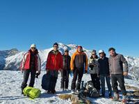 Le groupe au sommet Le groupe au sommet